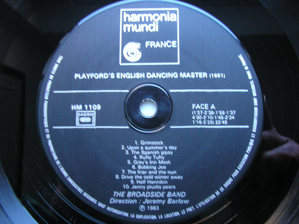 COUNTRY DANCES: John Playford's English Dancing Master 1651     THE BROADSIDE BAND / JEREMY BARLOW    HM 1109