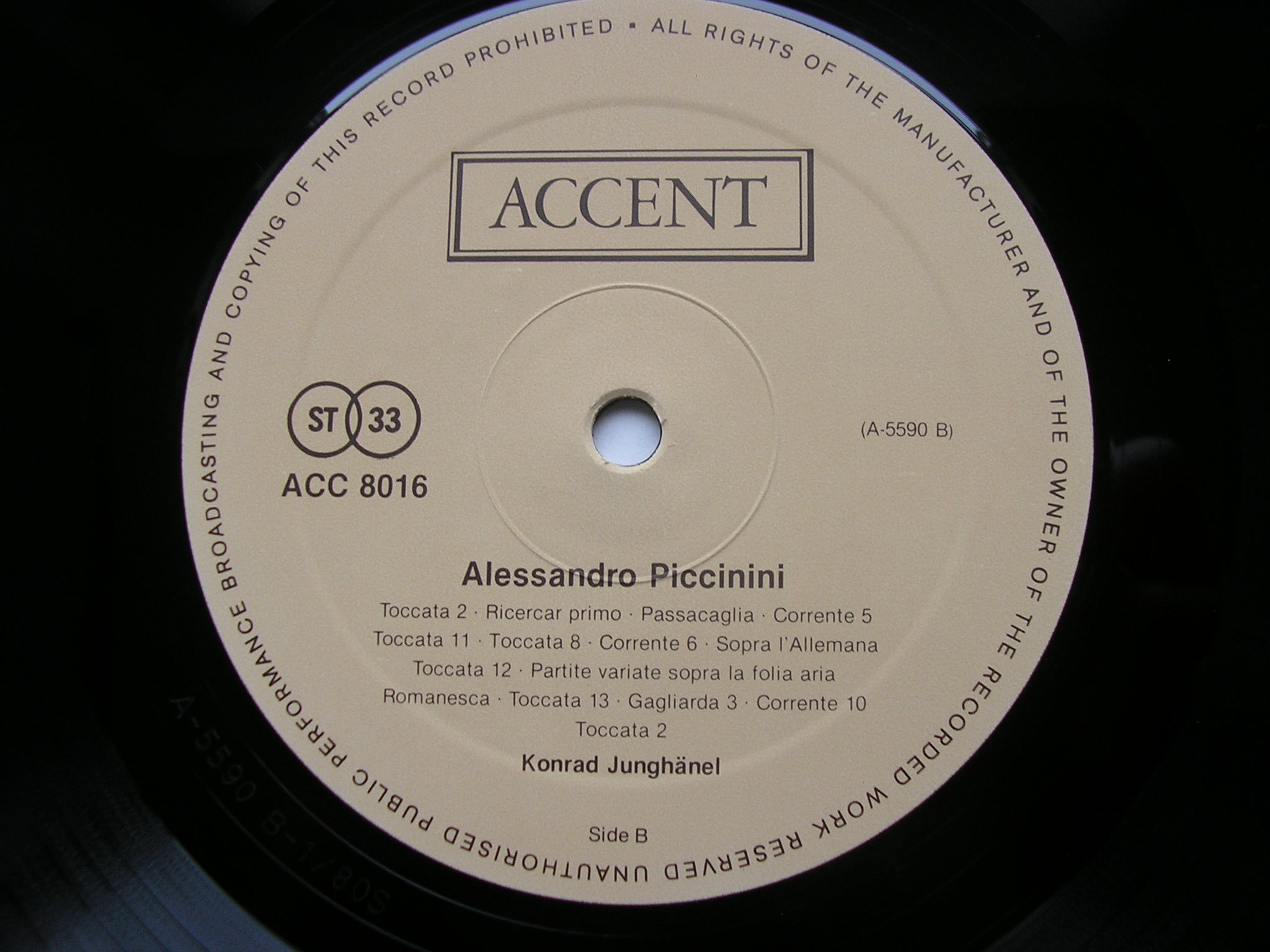 PICCININI & KAPSBERGER: LUTE MUSIC 1604 - 1639    KONRAD JUNGHANEL     ACC 8016