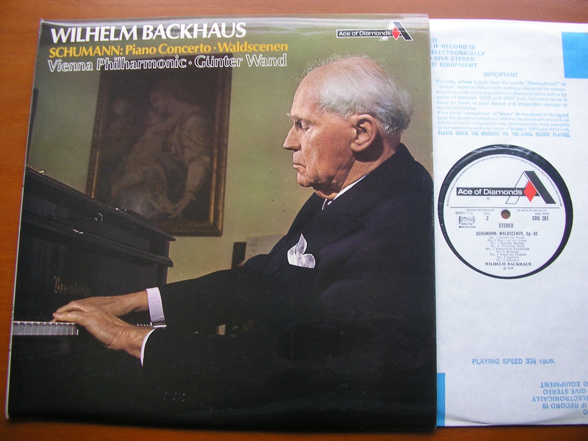 SCHUMANN: PIANO CONCERTO / WALDSCENEN    KEMPFF / VIENNA PHILHARMONIC / WAND  Decca SDD 201